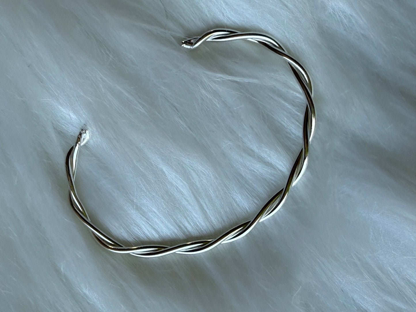 Dainty twisted cuff